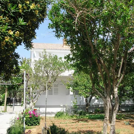 Nena Lejlighed Barbat na Rabu